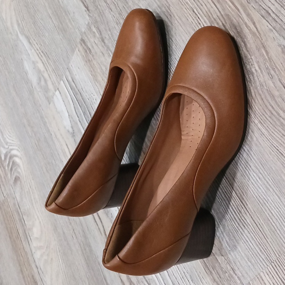 Clarks Unstructured Women's Un Cosmo Step Dark Tan Lea Dark Pumps